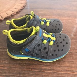Toddler boys size 7 StrideRite shoes!